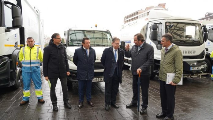 Imagen Oviedo cuenta con 6 nuevos vehículos para el área de limpieza y recogida de residuos