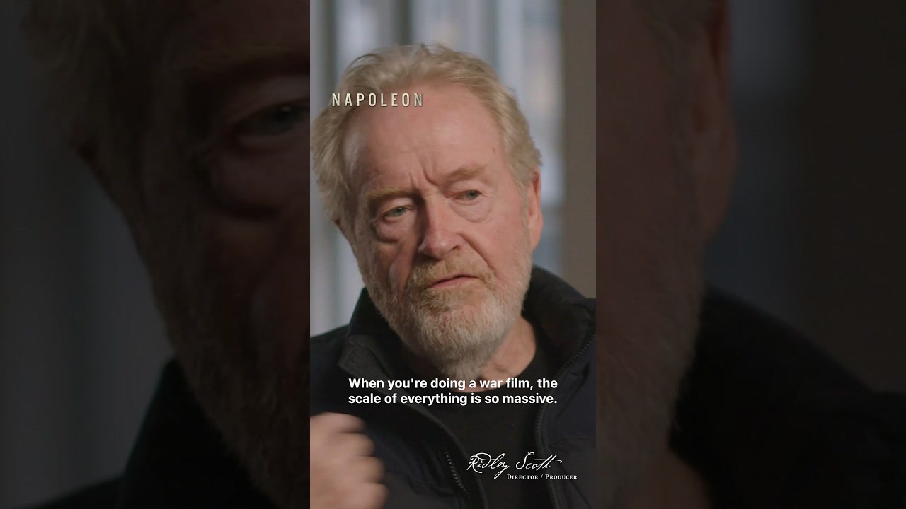 Ridley Scott analiza las épicas secuencias de batalla de #Napoleón en un vídeo.