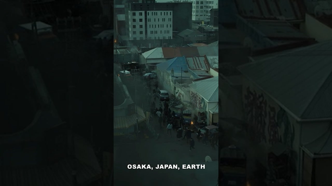 Primer avistamiento de alienígenas a las 1:32 en el Episodio 1. Vídeo.