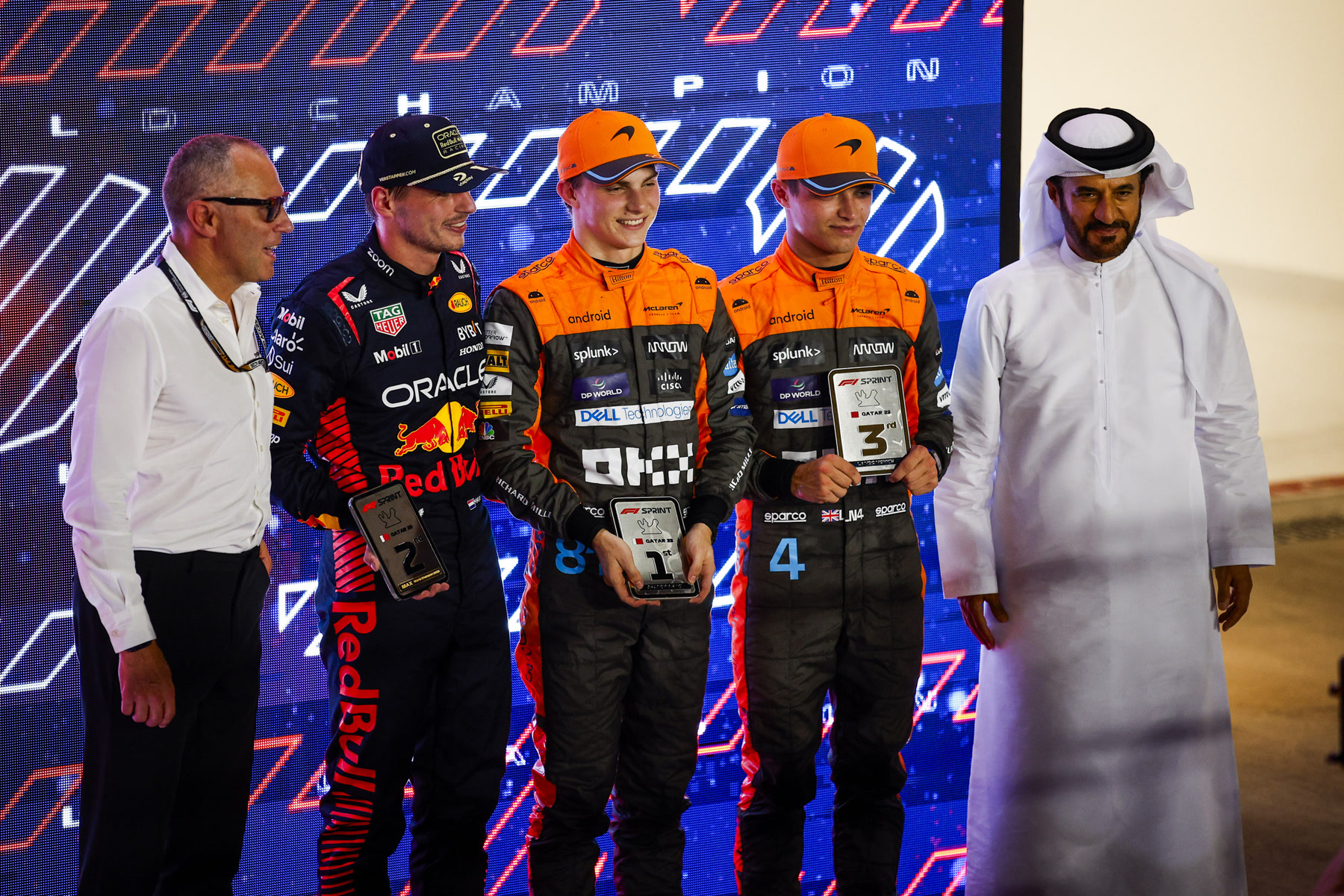 F1: Max Verstappen asegura su tercer título con un segundo puesto mientras Oscar Piastri gana la Sprint en Qatar.
