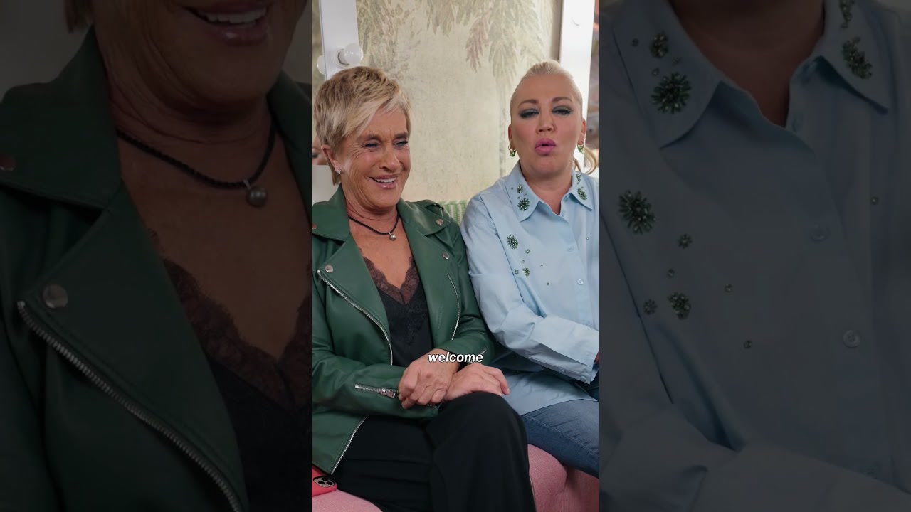 Los idiomas son definitivamente lo suyo. Nos vemos esta noche Mari Carmen. A las 21:00 #SálveseQuienPueda