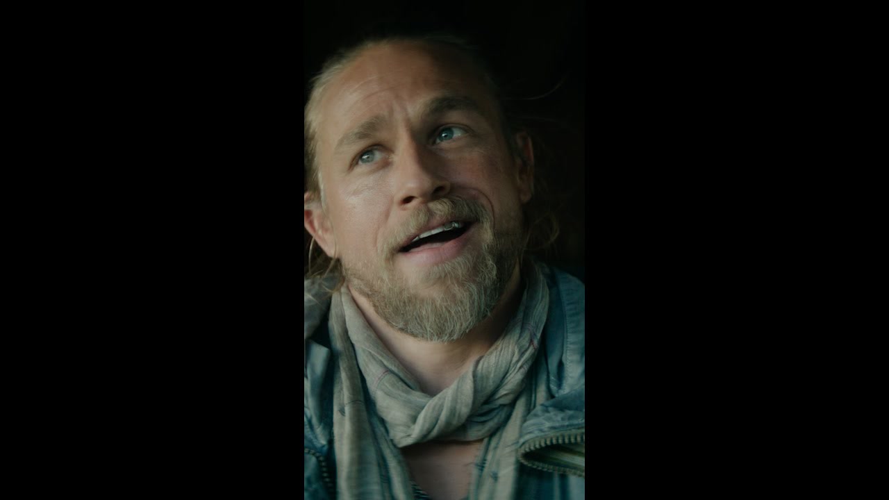 Gracias a Charlie Hunnam, cruzaremos el espacio y lo que sea necesario. #RebelMoon