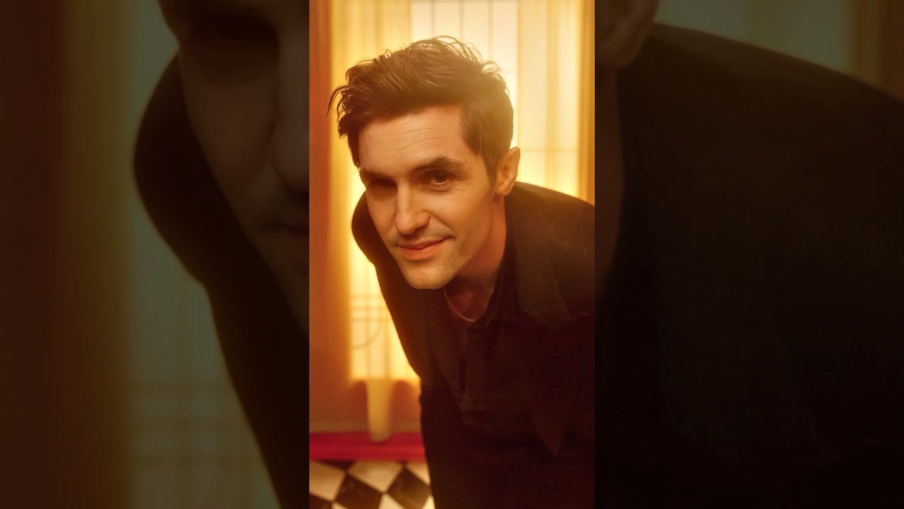 Phil Dunster en los 75th Emmys #Shorts a los 75 años.