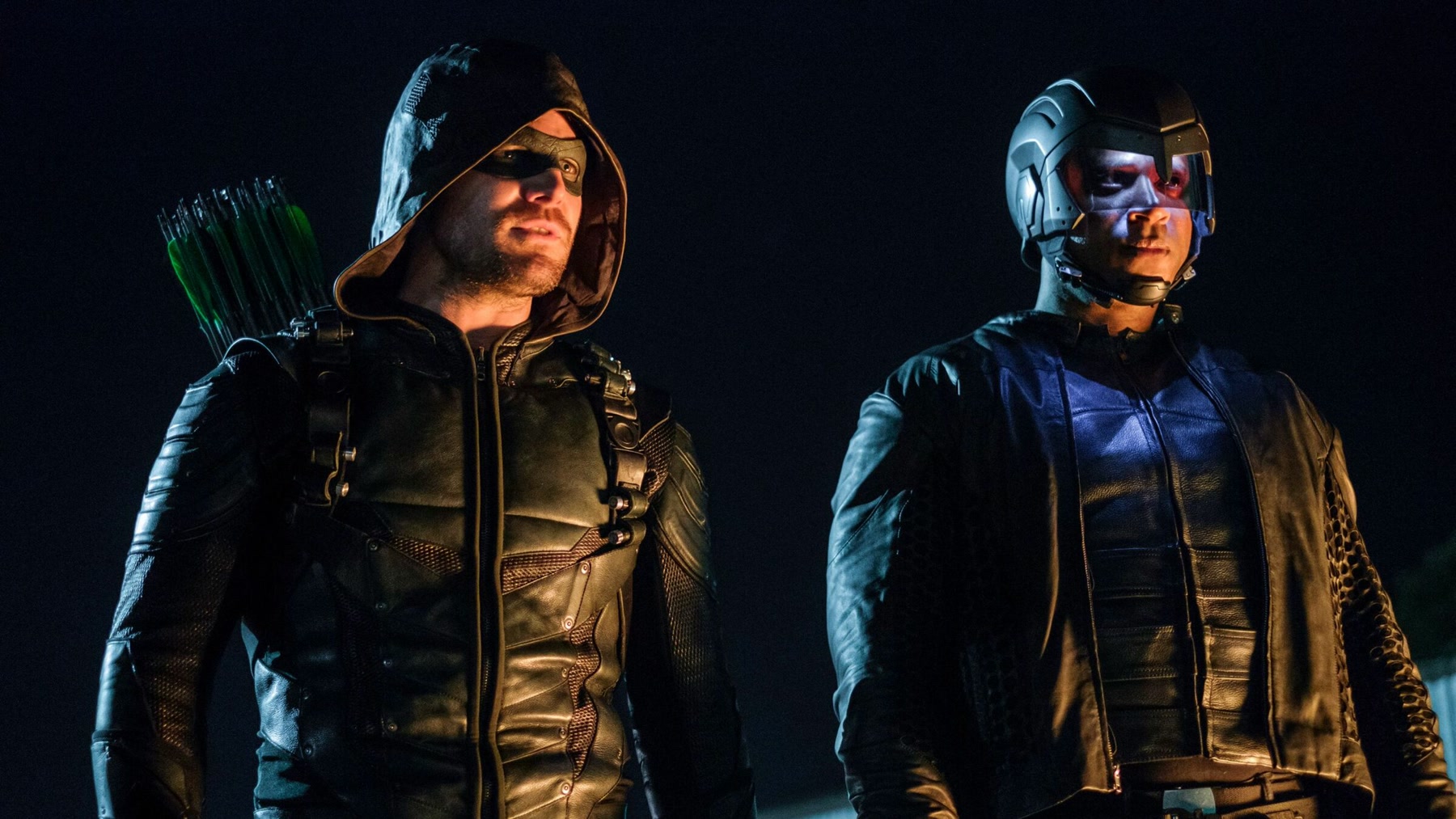 Queen lucha como padre, alcalde y justiciero en 'Arrow' temporada