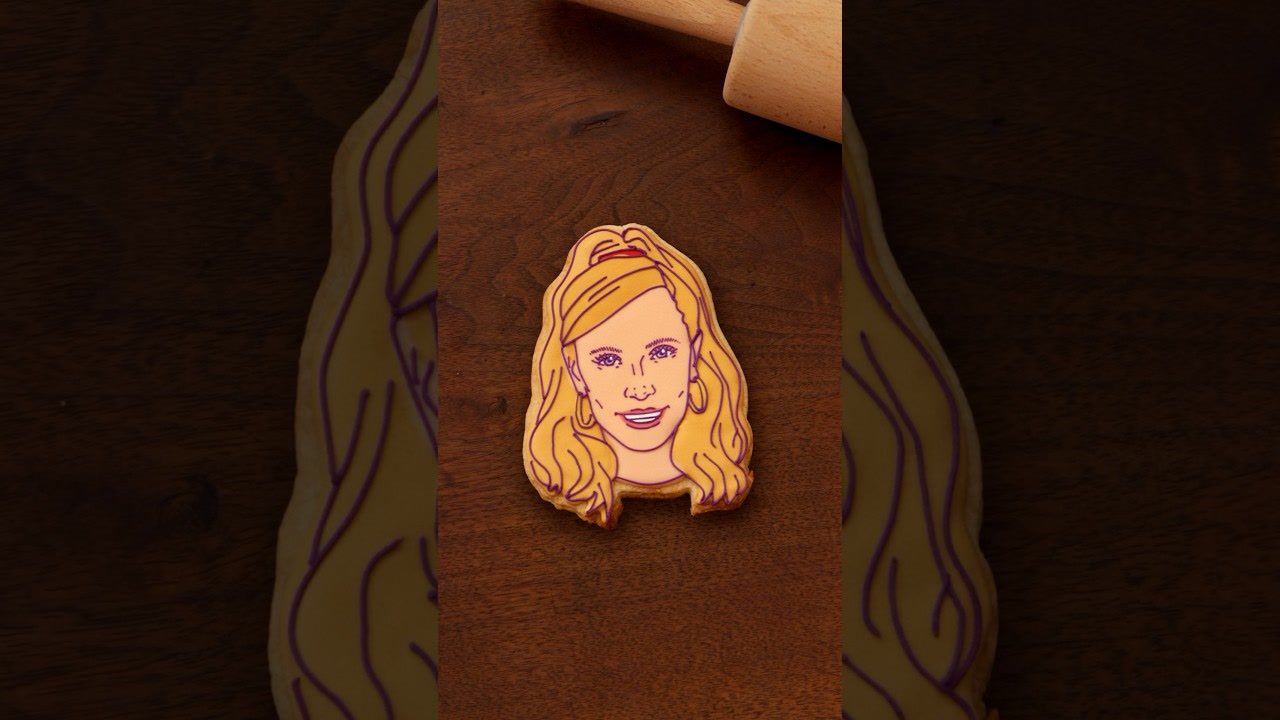 Juno Temple radiante y fabulosa en Hannah Waddingham: Hogar para Navidad. #Shorts