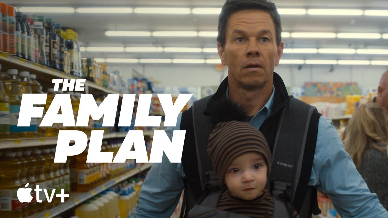 Escena de pelea en supermercado en la serie «The Family Plan» de Apple TV+