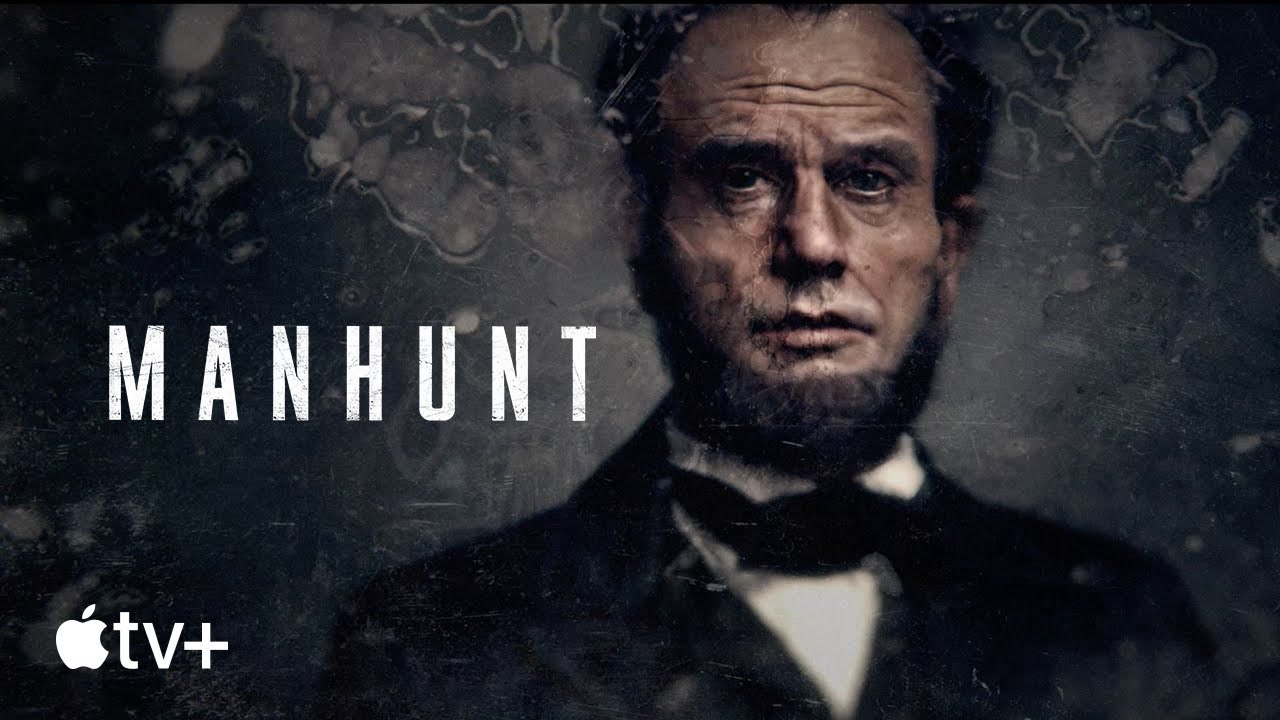 Secuencia de Título Inicial de la Serie «Manhunt» en Apple TV+.