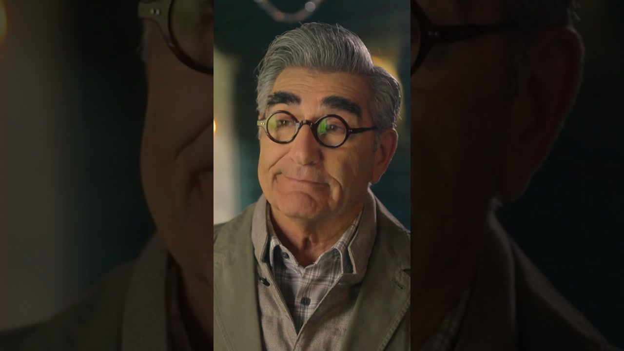Eugene Levy impresiona con su imitación de Sean Connery en #ElViajeroReacio.