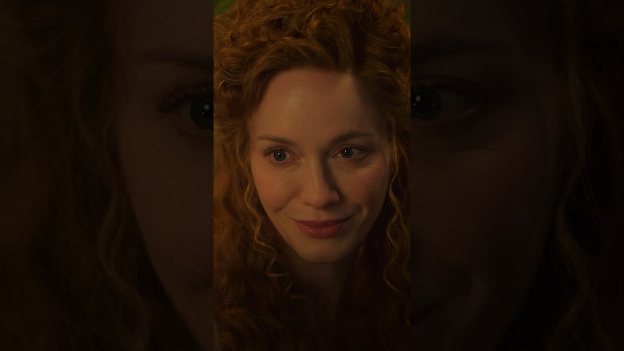 Christina Hendricks, ¿con un corsé en su papel de madre? Perfecto. #TheBuccaneers