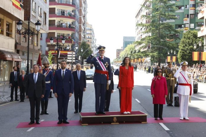 Imagen Oviedo, orgullosa sede del Desfile del Día de las Fuerzas Armadas
