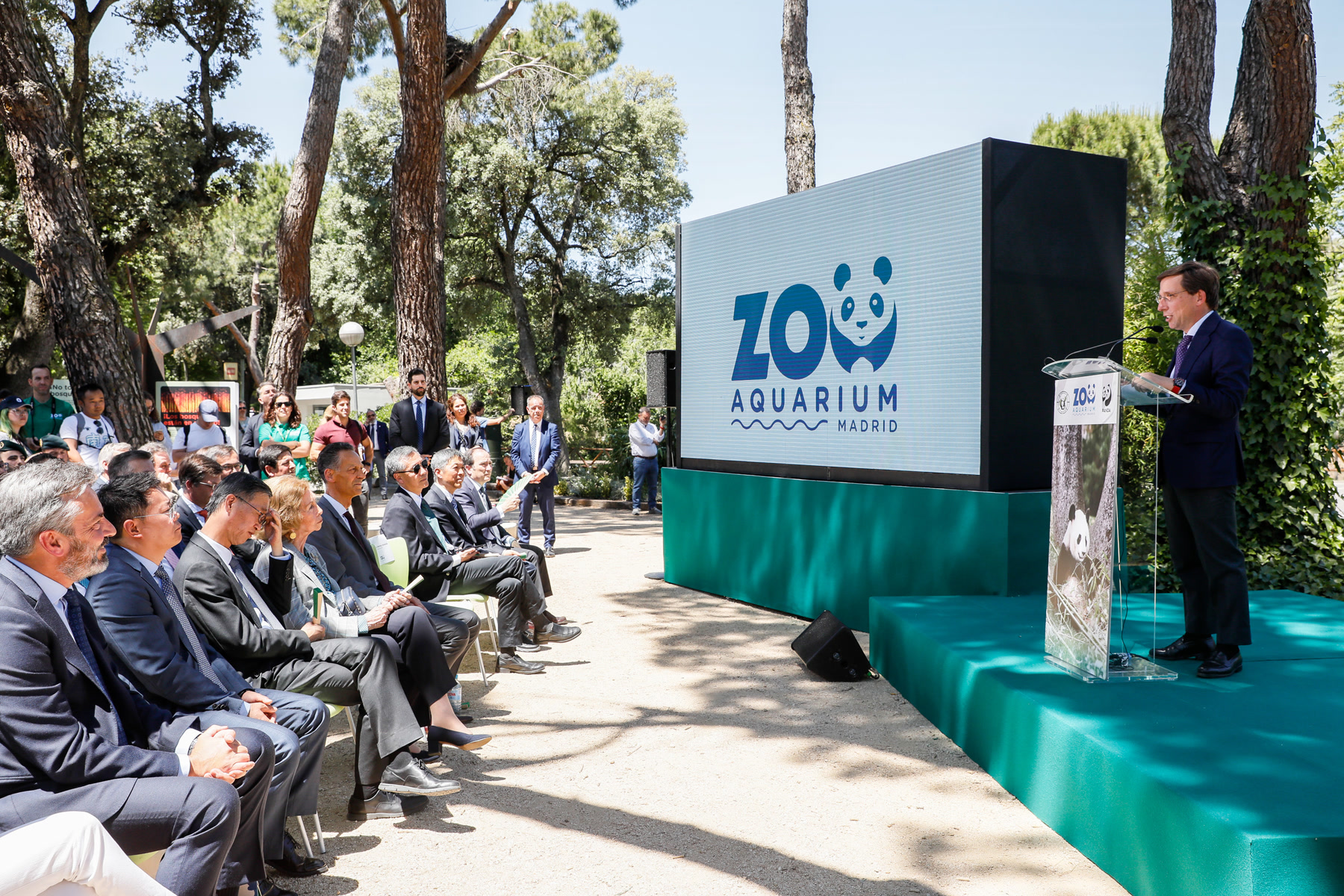 Almeida da la bienvenida a Jin Xi y Zhu Yu, los nuevos pandas gigantes del Zoo Aquarium de Madrid