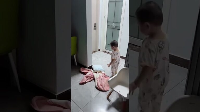 La inesperada visita nocturna que sorprendió a todos: ¡noctámbulo en acción! #cute #baby #funny #comedy