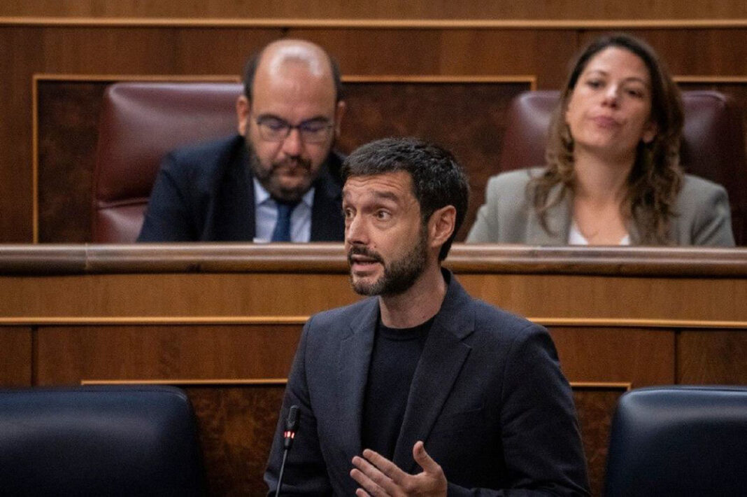 Ministro comparece en congreso