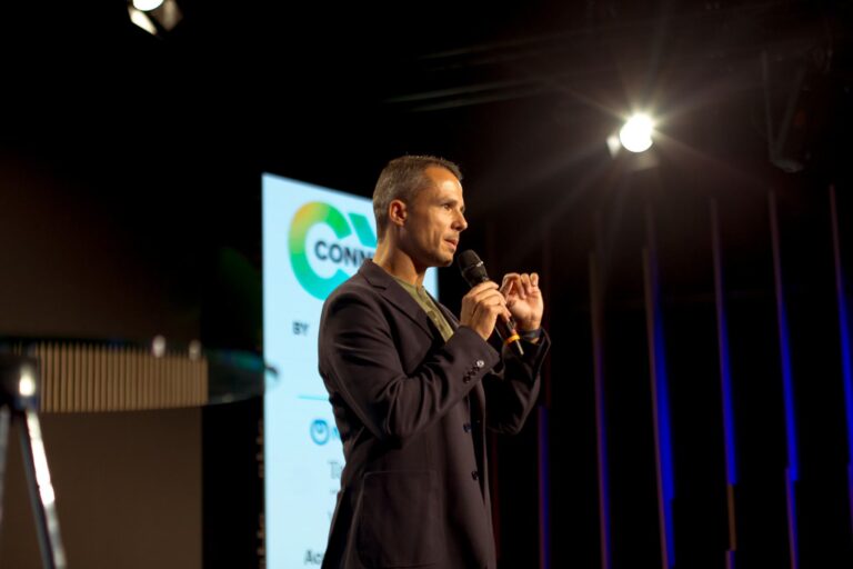 CX Connect revela cómo la IA transforma la experiencia del cliente con automatización y análisis