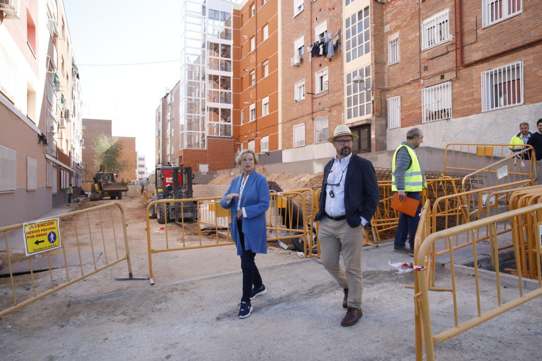 Visita al proyecto de remodelación urbana para posibilitar la instalación de ascensores en fachada en Moncloa-Aravaca