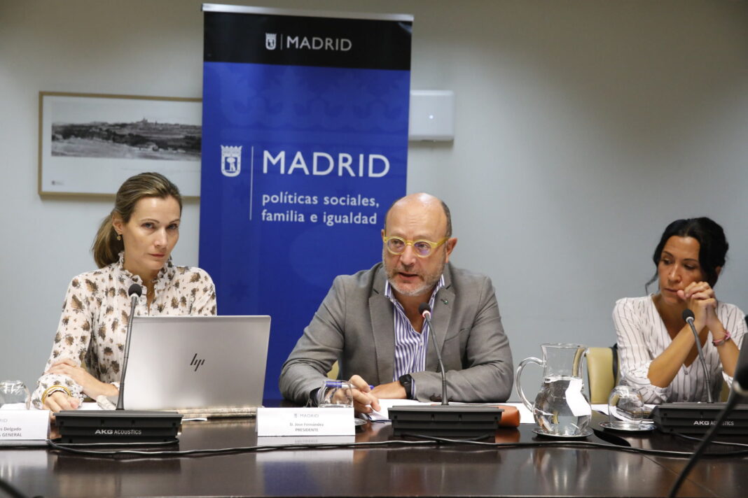 El delegado de Políticas Sociales, Familia e Igualdad, José Fernández, preside el Pleno del Observatorio Municipal de Violencia contra las Mujeres