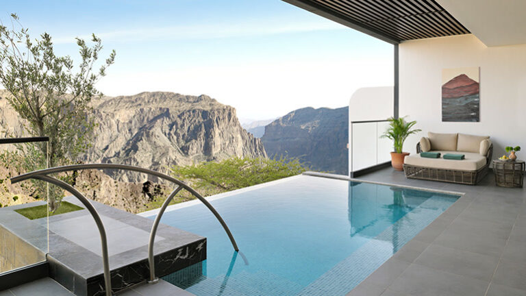 Hotel Indigo Jabal Akhdar Resort & Spa hace su debut en las exuberantes montañas de Omán