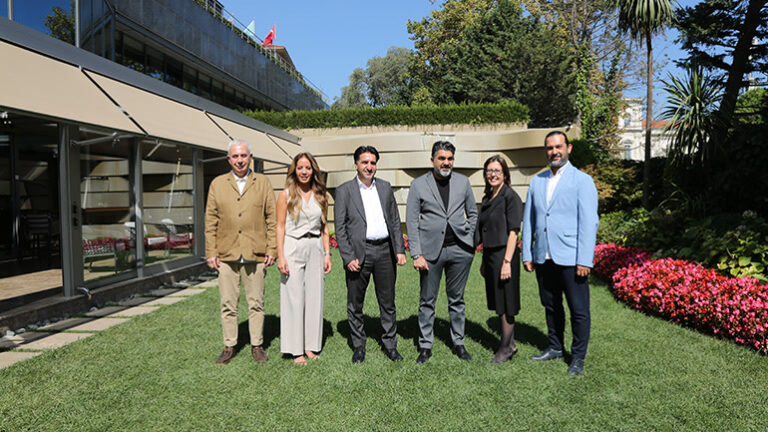 IHG Hotels & Resorts firma su primer hotel Garner en Türkiye