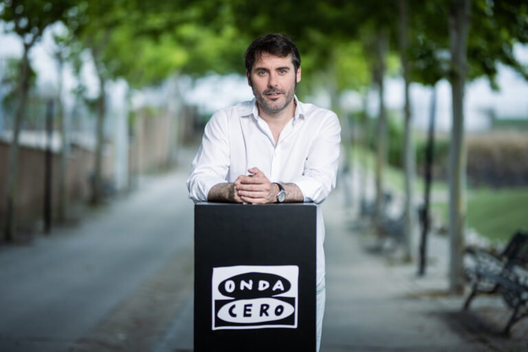 Mañana se emite ‘La brújula’ con Rafa Latorre desde Sevilla