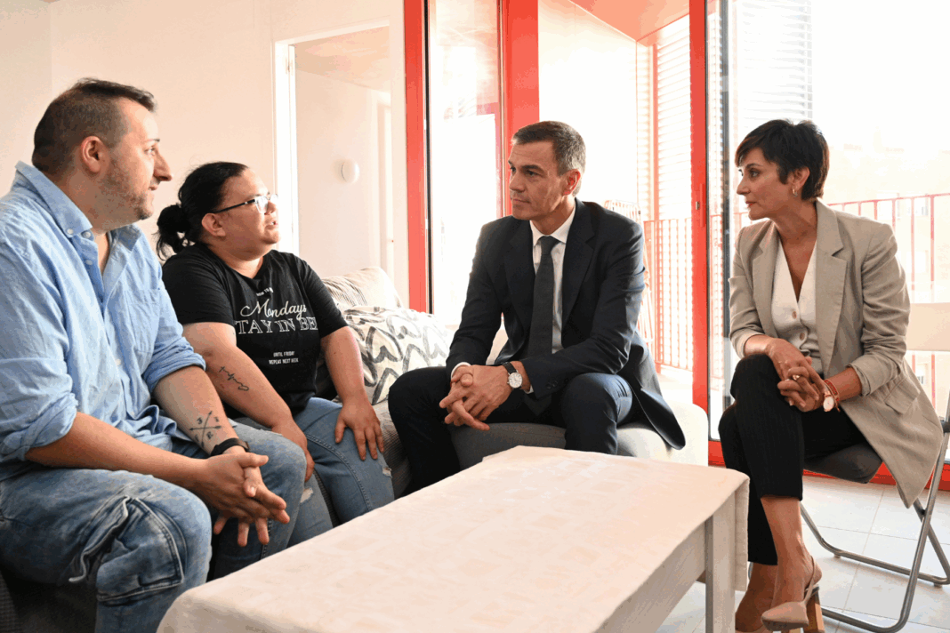 30/09/2024. Pedro Sánchez visita una promoción de viviendas públicas de alquiler asequible. Pedro Sánchez visita una promoción de viviendas ...