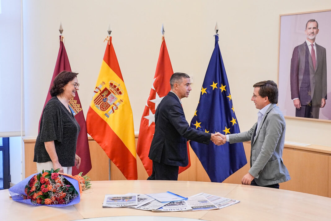 Almeida en la reunión con la Asociación de Vendedores Profesionales de Prensa de Madrid 