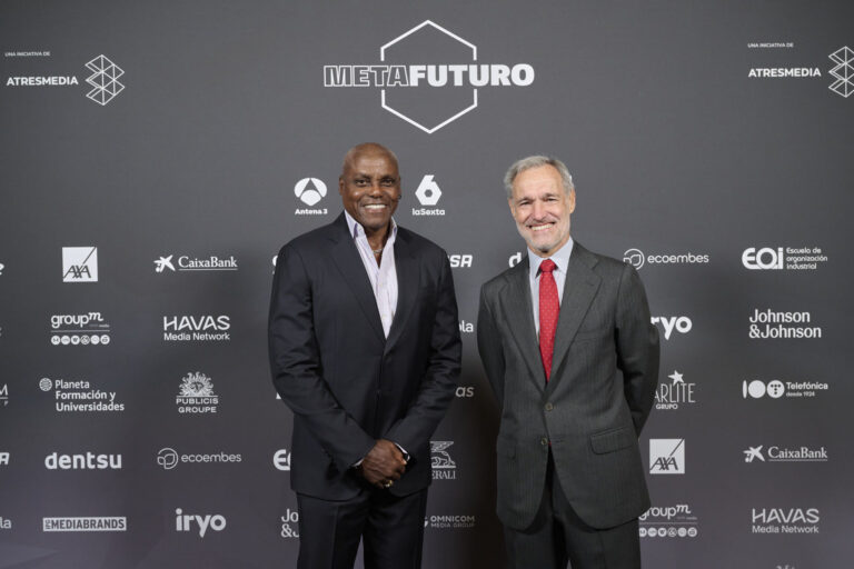 Carl Lewis destaca la importancia de la resiliencia en su carrera deportiva como medallista olímpico