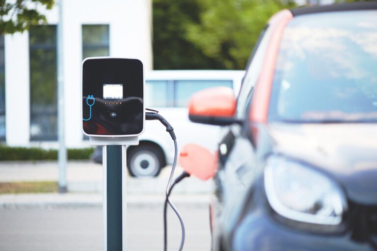 Coche eléctrico y piezas recuperadas impulsan un futuro brillante para la sostenibilidad