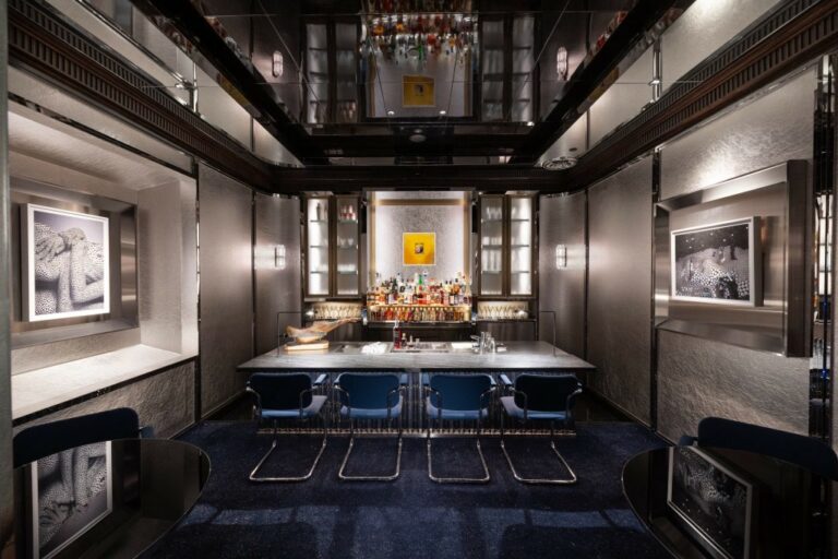 Conrad Singapore Orchard, East 47, bar, bar seating