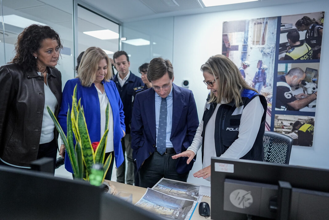 José Luis Martínez-Almeida e Inmaculada Sanz revisan el proyecto
