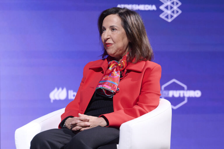 Margarita Robles afirma que invertir en defensa es invertir en paz y sin complejos