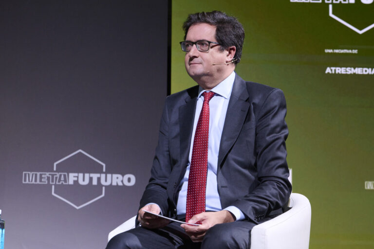 Óscar López defiende la importancia de una IA humanista en su nuevo cargo como ministro de Transformación Digital y Función Pública