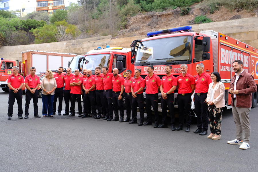Bomberos de Las Palmas se trasladan a Valencia para ayudar Un equipo de 15 bomberos de Las Palmas de Gran Canaria se desplaza a Valencia para colaborar en la emergencia