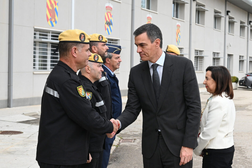 El presidente del Gobierno visita el Cuartel General de la UME