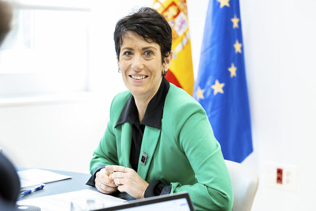 La ministra de Inclusión, Seguridad Social y Migraciones, Elma Saiz, 