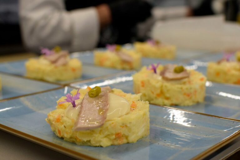 Iván Plademunt, chef del restaurante Plademunt, se corona en el concurso de la mejor ensaladilla de Madrid