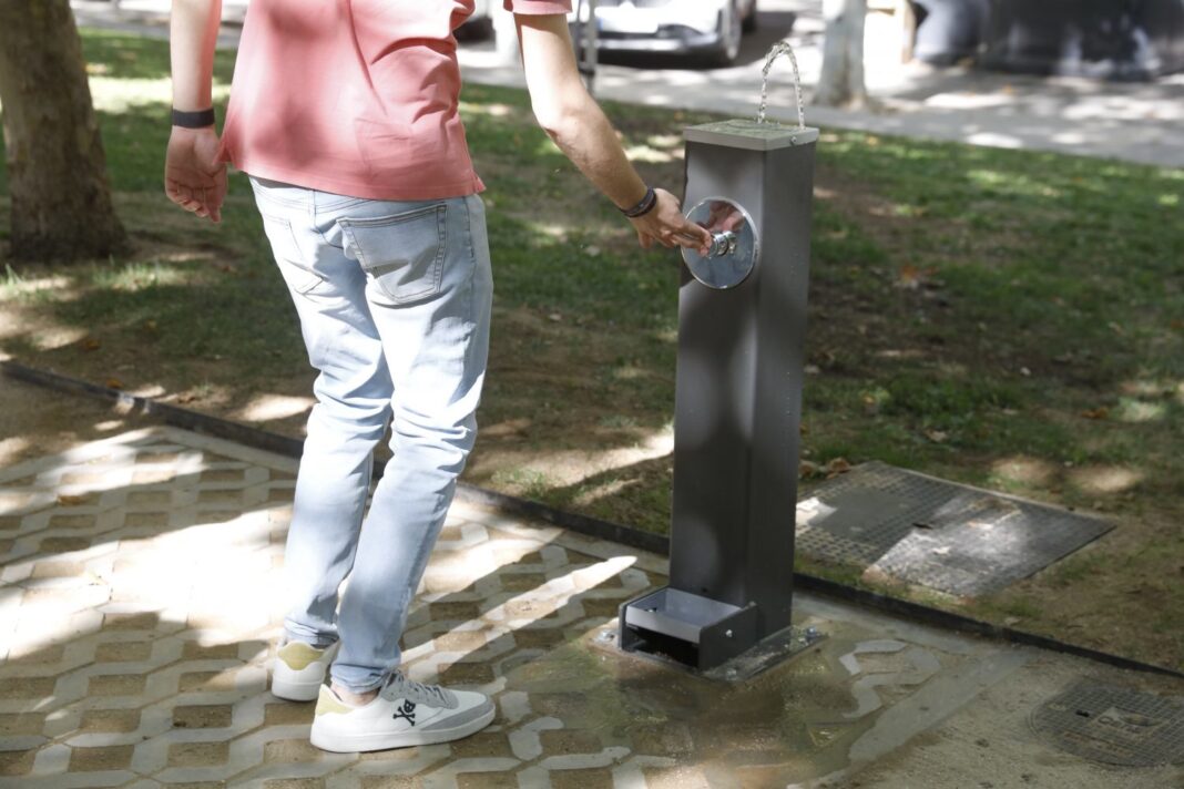 Fuente de beber, imagen de archivo. 
