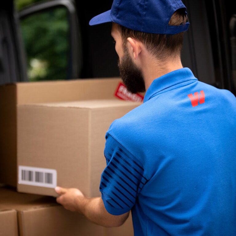 MRW Impacta al Reforzar su Equipo con 3.250 Nuevos Profesionales para el Black Friday y la Navidad