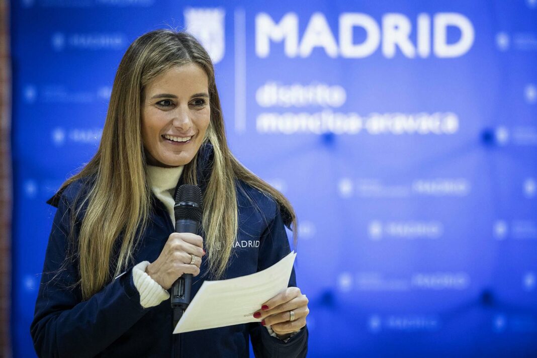 La concejala delegada de Deporte, Sonia Cea, durante su intervención en la inauguración de la la 45ª edición de los Juegos Deportivos Municipales  