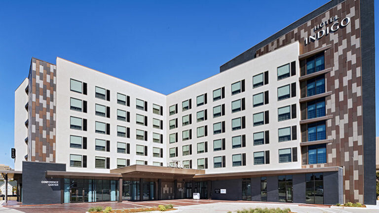 Hotel Indigo abre sus puertas en el vibrante barrio de Las Colinas