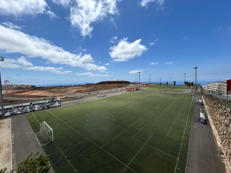 La Laguna impulsa la mejora de siete campos de fútbol municipales con nuevo césped artificial