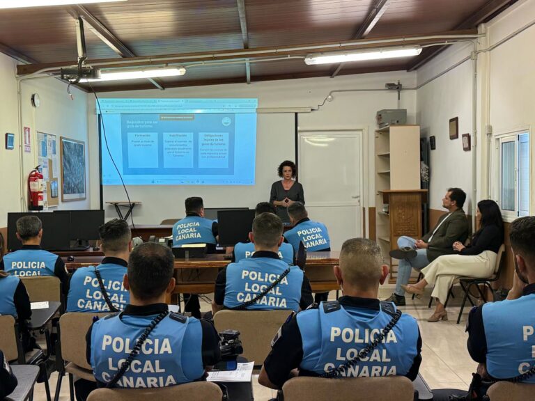 La Policía Local de La Laguna mejora su formación para detectar guías turísticos no acreditados y combatir el intrusismo