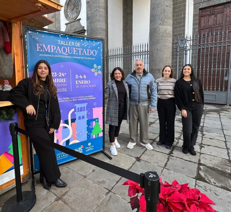 La concejalía de Comercio del Ayuntamiento de San Cristóbal de La Laguna ofrece puestos gratuitos para empaquetar regalos en varios distritos