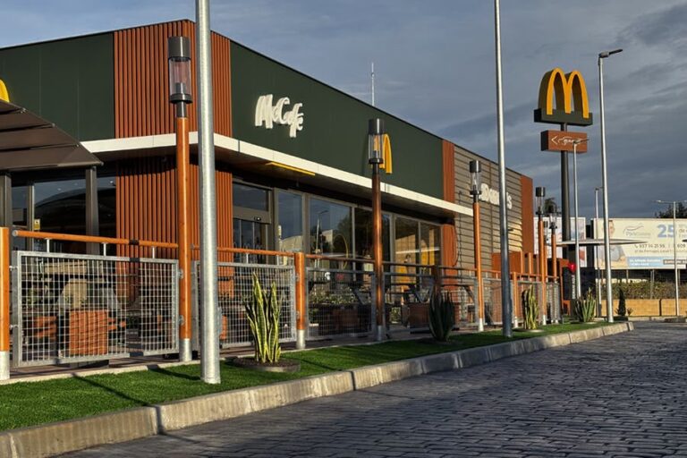 McDonald’s inaugura su impactante primer restaurante en Castellar del Vallès y refuerza su compromiso con Cataluña