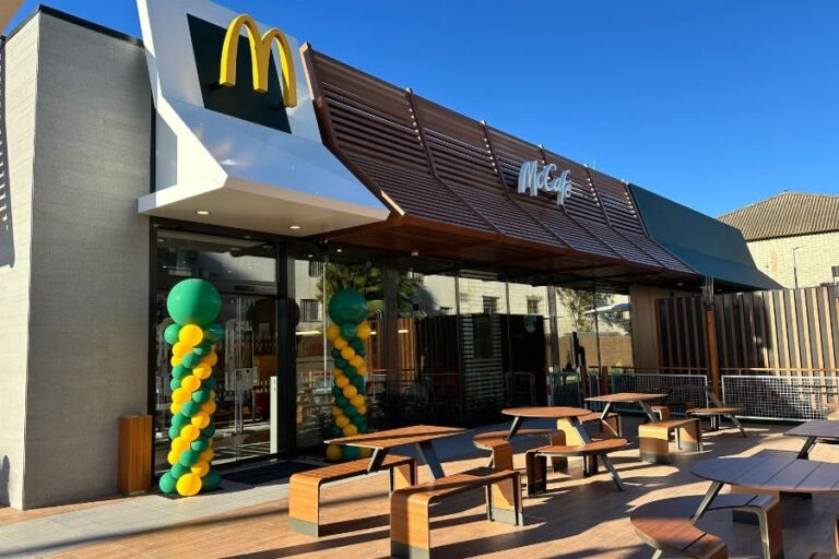 McDonald’s inaugura un impresionante restaurante en Sevilla y refuerza su compromiso con Andalucía
