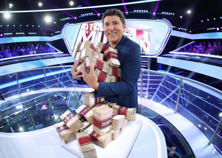Antena 3 triunfa el sábado y lidera el prime time con ‘Atrapa un millón’