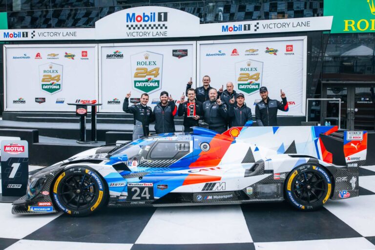 Dries Vanthoor logra la primera pole position para el BMW M Hybrid V8