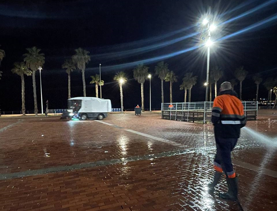 Las Palmas de Gran Canaria recoge 1.300 kilos de residuos Las Palmas de Gran Canaria cierra el año con 1.300 kilos de residuos recogidos en una Nochevieja sin incidencias