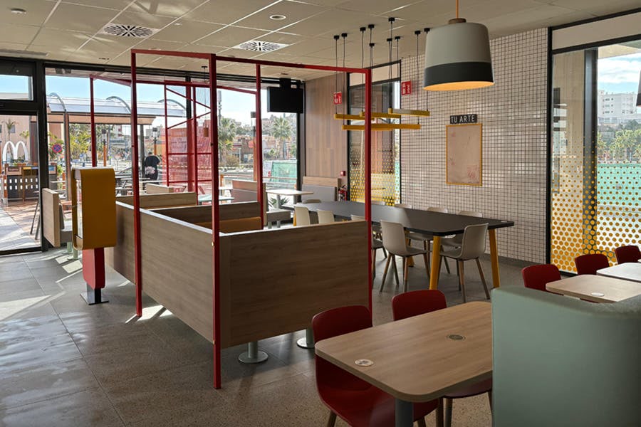 McDonald’s sorprende al abrir su primer restaurante en Águilas y