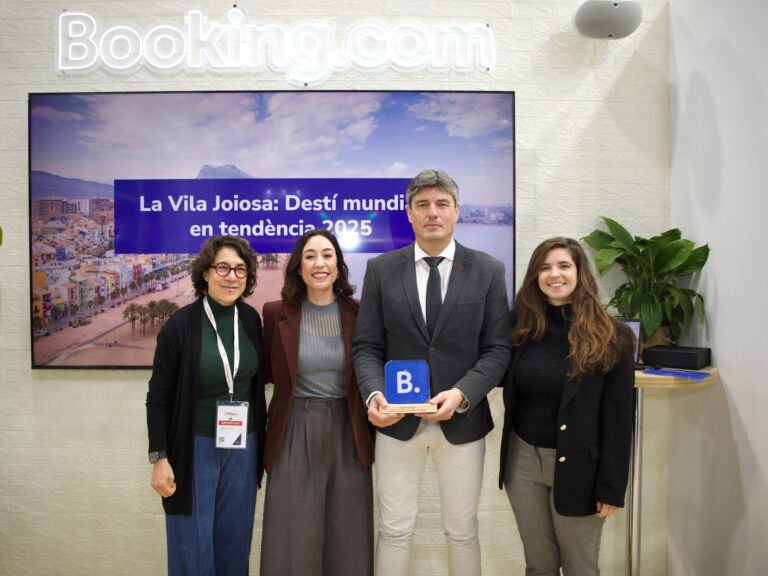 Villajoyosa destaca como uno de los diez destinos mundiales en tendencia para 2025 según Booking.com