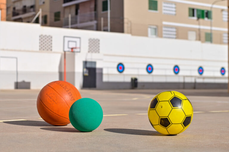 Ayuntamiento destina 64.331€ a 53 centros escolares para actividades educativas